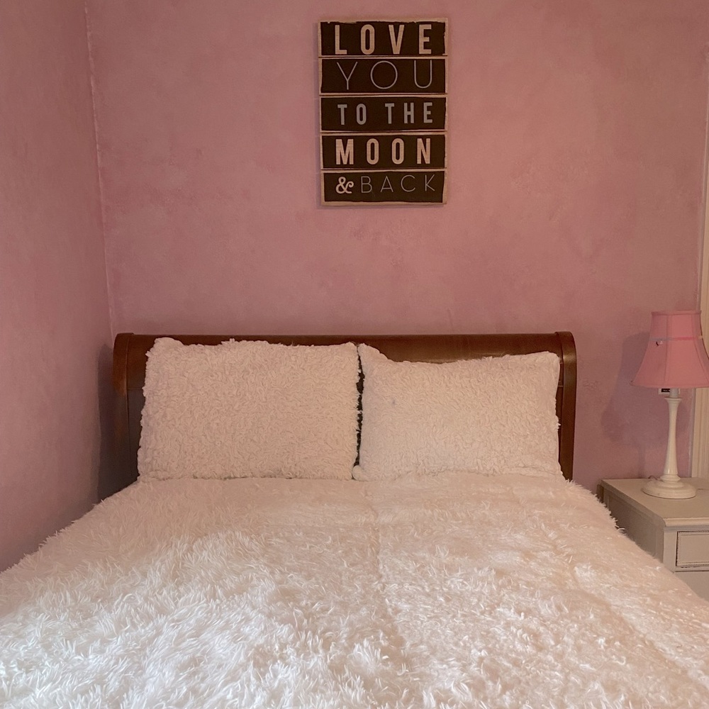 Faux fur Queen size comforter & 2 pillow cases